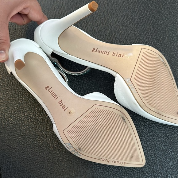 Gianni Bini size 10 white heels - Picture 4 of 9